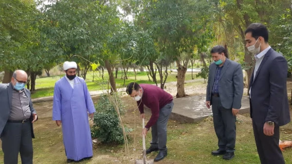 بازدید جناب آقای باوجدان نماینده سازمان مرکزی در امور فرهنگی وآقای قربانپور معاونت محترم دانشگاه فرهنگیان استان خوزستان از مرکز امام رضا(ع) / کاشت نهال به مناسبت روز درختکاری 2