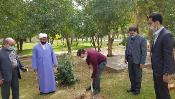 بازدید جناب آقای باوجدان نماینده سازمان مرکزی در امور فرهنگی وآقای قربانپور معاونت محترم دانشگاه فرهنگیان استان خوزستان از مرکز امام رضا(ع) / کاشت نهال به مناسبت روز درختکاری 2