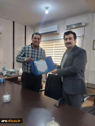 اهدای لوح سپاس به دکتر نیازی مدیر دانشگاه فرهنگیان اندیمشک توسط آقای نیل ساز مدیرعامل جمعیت هلال احمر شهرستان اندیمشک به پاس همکاری و هماهنگی با جمعیت هلال احمر شهرستان و استان و کسب رتبه های برتر کشوری توسط کانون هلال احمر این دانشگاه