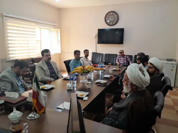 جلسه فرهنگی با حضورنماینده نهاد رهبری حجه الاسلام جوانمرد زاده و دکتر سخراوی در مرکز امام رضا علیه السلام اندیمشک 4