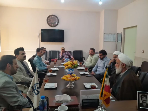 جلسه فرهنگی با حضورنماینده نهاد رهبری حجه الاسلام جوانمرد زاده و دکتر سخراوی در مرکز امام رضا علیه السلام اندیمشک 5