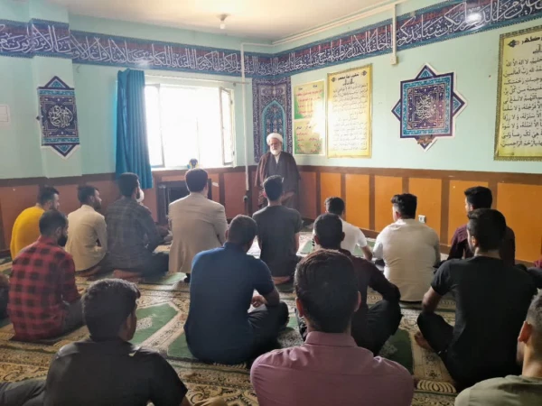 جلسه فرهنگی با حضورنماینده نهاد رهبری حجه الاسلام جوانمرد زاده و دکتر سخراوی در مرکز امام رضا علیه السلام اندیمشک 7