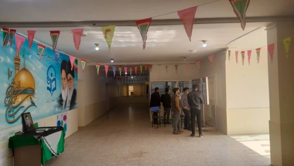 آذین بندی به مناسبت دهه فجر و یوم الله ۲۲ بهمن دانشگاه فرهنگیان واحد امام رضا علیه السلام اندیمشک 7