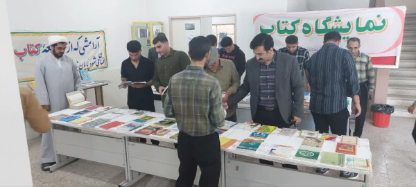 برپایی نمایشگاه کتاب بمناسبت هفته کتاب وکتابخوانی در دانشگاه فرهنگیان اندیمشک روابط عمومی دانشگاه فرهنگیان واحدامام رضا(ع)اندیمشک 3
