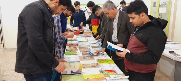 برپایی نمایشگاه کتاب بمناسبت هفته کتاب وکتابخوانی در دانشگاه فرهنگیان اندیمشک  3