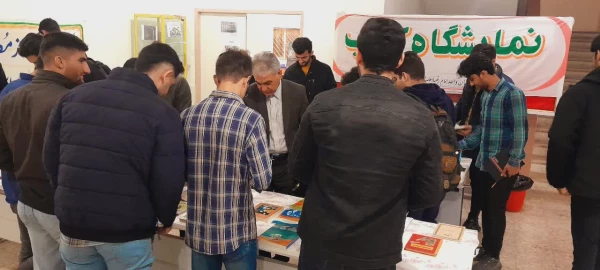 برپایی نمایشگاه کتاب بمناسبت هفته کتاب وکتابخوانی در دانشگاه فرهنگیان اندیمشک  5