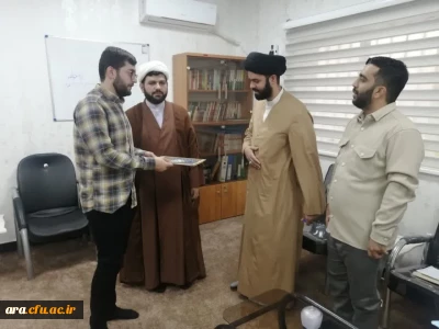 اهدای حکم فرمانده پایگاه بسیج واحد امام رضا (ع) به محمدمهدی مختاری نیا توسط حجت الاسلام موسوی مسئول نمایندگی ولی فقیه در سازمان بسیج دانشجویی استان خوزستان