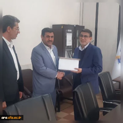 تجلیل از برادر جانباز جنگ تحمیلی کرم صرف جو توسط احمد مختاری ریاست مرکز امام رضا  (ع)